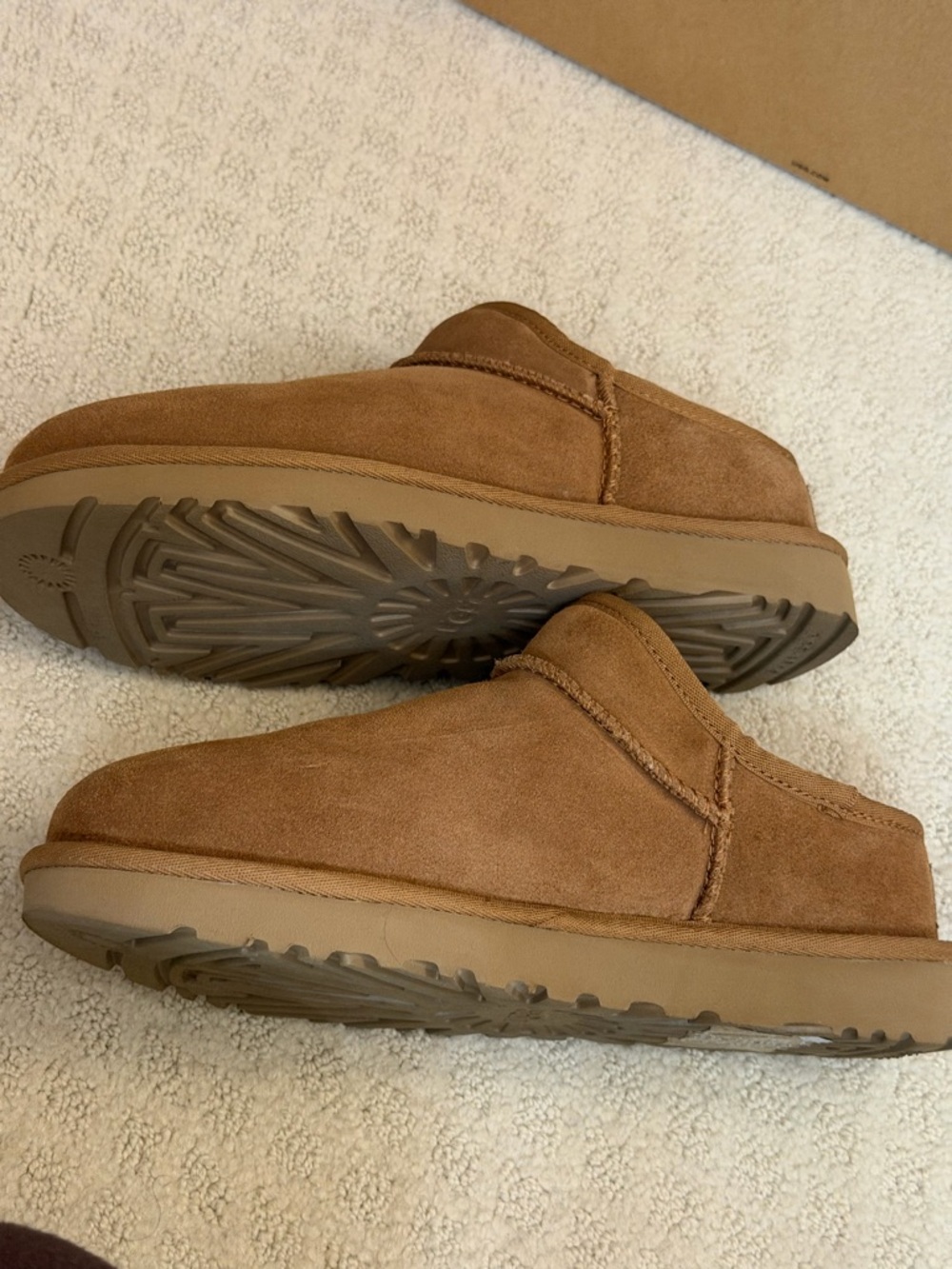 UGG Classic Slippers  Women’s Size 8  - Chestnut - Picture 4 of 7